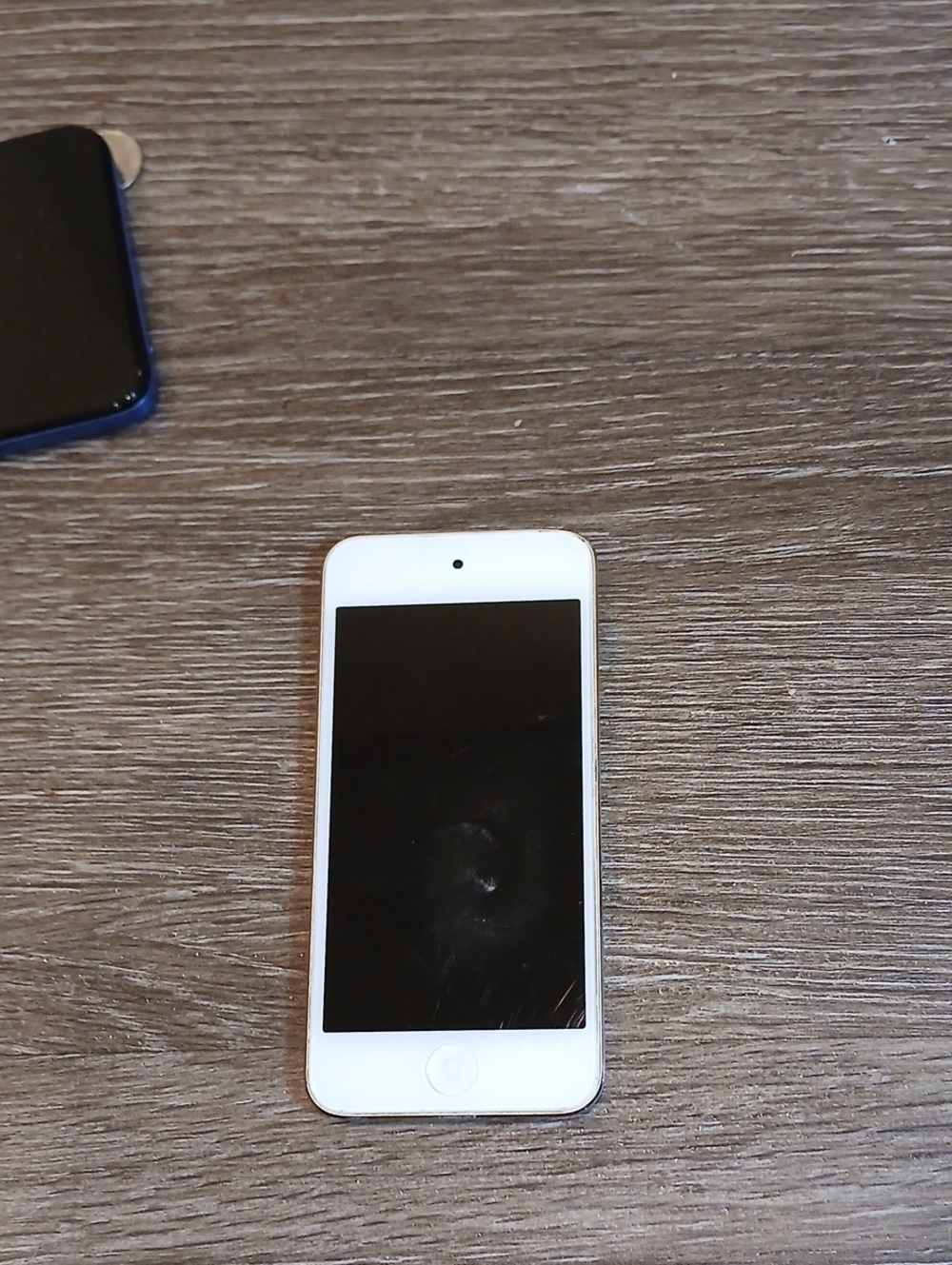 Apple iPod Touch White with Black Screen